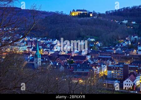 Castello Hohenlimburg la sera, Germania, Nord Reno-Westfalia, Ruhr Area, Hagen Foto Stock