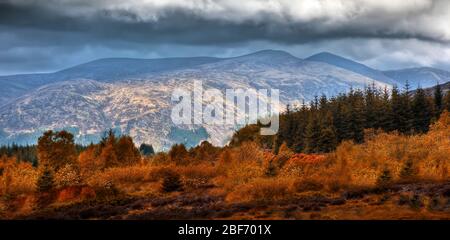 Montagne a Loch Lubnaig, Regno Unito, Scozia Foto Stock