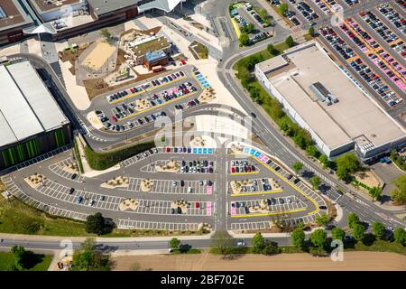 Centro commerciale RuhrPark, con parcheggi, ponte parco e ristorante l'Osteria a Bochum, 09.05.2016, vista aerea, Germania, Nord Reno-Westfalia, R. Foto Stock