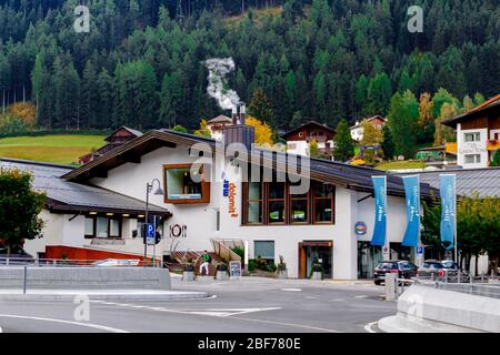 Ortisei, Valgardena, Bolzano - 27 settembre 2017: Piscina e Sauna 'Maria Dolomit' Foto Stock