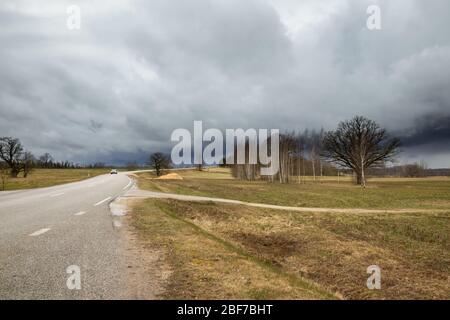 Thunderstorm nubi si avvicina, Lettonia Foto Stock