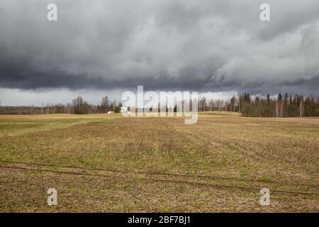 Thunderstorm nubi si avvicina, Lettonia Foto Stock