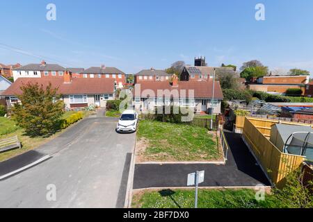 Bungalows on Scott Close a Swillington, è una zona residenziale per i pensionati di vecchia età Foto Stock