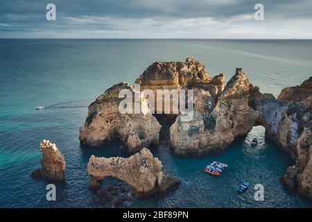 Foto delle formazioni rocciose della Costa dell'Algrave Foto Stock