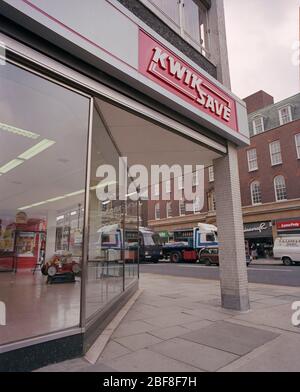 1987 Kwik Save supermercato, Ilford, Londra, Regno Unito Foto Stock