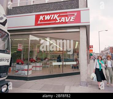 1987 Kwik Save supermercato, Ilford, Londra, Regno Unito Foto Stock