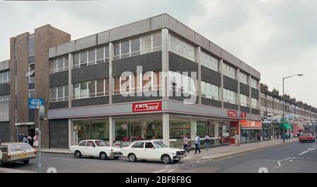 1987 Kwik Save supermercato, Ilford, Londra, Regno Unito Foto Stock