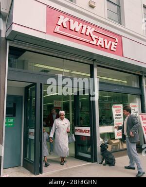 1987 Kwik Save supermercato, Tottenham, Londra, Regno Unito Foto Stock