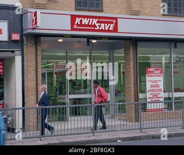 1987 Kwik Save supermercato, Tottenham, Londra, Regno Unito Foto Stock