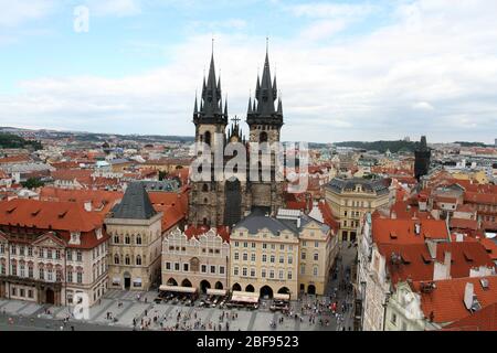 Praga, Repubblica Ceca - 31 luglio 2013: Vista sulla Piazza della Città Vecchia e la città Foto Stock