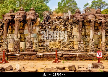 Particolare della Terrazza degli Elefanti in Angkor Thom, Angkor, Siem Reap, Thailandia Foto Stock