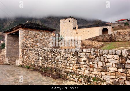 La residenza Hamko (conosciuta anche come 'Zeinel bey Mansion - 18 ° secolo), edificio ottomano nella città di Konitsa, Ioannina, Epiro, Grecia. Foto Stock