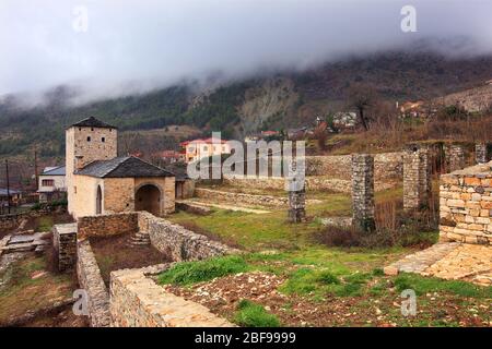 La residenza Hamko (conosciuta anche come 'Zeinel bey Mansion - 18 ° secolo), edificio ottomano nella città di Konitsa, Ioannina, Epiro, Grecia. Foto Stock