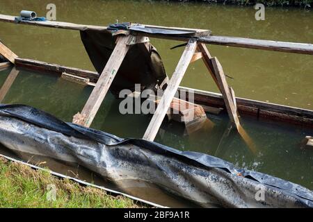 Inghilterra, Buckinghamshire, barca a vela sul Canal Grande Union vicino a Pitstone Wharf (dettaglio) Foto Stock