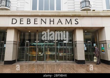 Cork, Irlanda. 17 Aprile 2020. I rivenditori che sentono l'impatto di Covid-19, Cork City. Debenhams e Oasis, due rivenditori di sughero città hanno chiuso finora a causa degli effetti devastanti di Covid-19. Credit: Damian Coleman/Alamy Live News Foto Stock