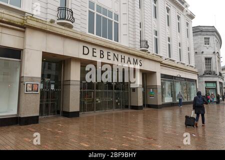 Cork, Irlanda. 17 Aprile 2020. I rivenditori che sentono l'impatto di Covid-19, Cork City. Debenhams e Oasis, due rivenditori di sughero città hanno chiuso finora a causa degli effetti devastanti di Covid-19. Credit: Damian Coleman/Alamy Live News Foto Stock