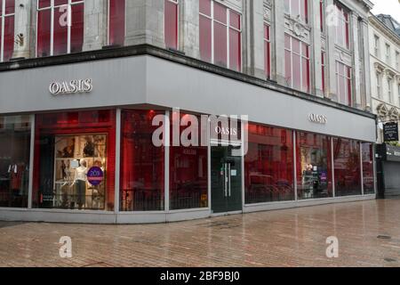 Cork, Irlanda. 17 Aprile 2020. I rivenditori che sentono l'impatto di Covid-19, Cork City. Debenhams e Oasis, due rivenditori di sughero città hanno chiuso finora a causa degli effetti devastanti di Covid-19. Credit: Damian Coleman/Alamy Live News Foto Stock