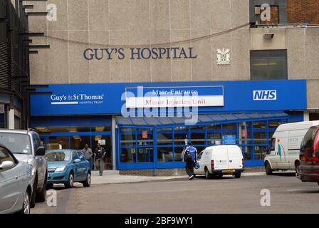 Ingresso principale del Guy's Hospital. Guy's Hospital è un grande ospedale NHS nel quartiere di Southwark nel centro di Londra. È amministrativamente una parte o Foto Stock
