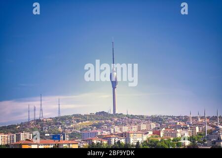 Trasmettitore televisivo Camlica Hill di Istanbul. La Torre della TV. Foto Stock