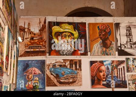 Opere d'arte colorate in vendita a l'Avana Vieja, l'Avana, Cuba Foto Stock