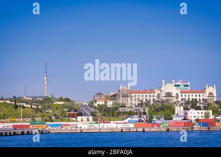 Trasmettitore televisivo Camlica Hill di Istanbul. La Torre della TV. Foto Stock