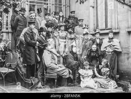 La regina Victoria e della sua famiglia, tra cui il re Edoardo VII, Tsar Nicholas II, Tsarina Alexandra, il Kaiser Guglielmo II e Empress Frederick a un matrimonio in Coburg, Germania, 1894 Foto Stock