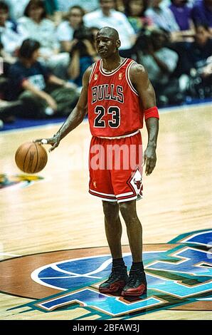 Michael Jordan si è sfidato contro lo Utah Jazz durante le finali dell'NBA 1997 Foto Stock