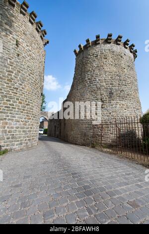 Villaggio di St Valery sur Somme, Francia. Vista pittoresca della Porte Jeanne d'Arc di Saint-Valery-sur-Somme. Foto Stock