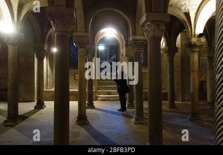 NEPI, ITALIA - 5 FEBBRAIO 2020: Cripta interno dell'antica Santa Maria Assunta e Sant'Anastasia Cattedrale neoclassica cattolica romana Foto Stock