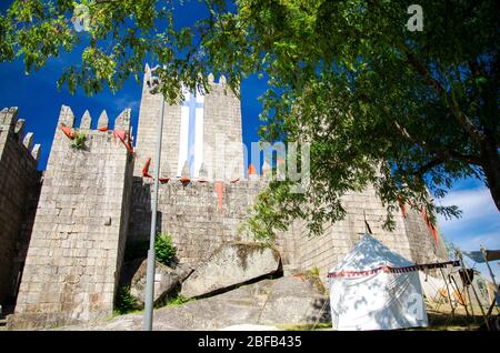 Guimaraes, Portogallo - 24 giugno 2017: Celebrazione della festa della città e battaglia del Castello di Sao Mamede Foto Stock