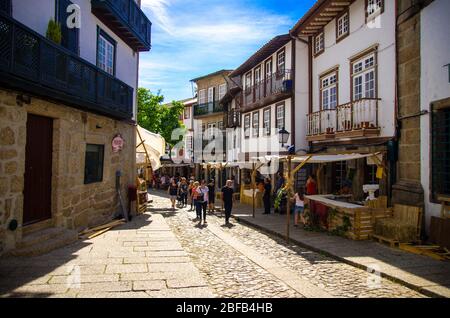 Guimaraes, Portogallo - 24 giugno 2017: Celebrazione della festa della città e battaglia di Sao Mamede vista della piazza Foto Stock