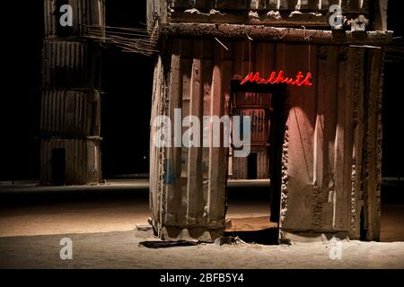 I sette palazzi celesti, un'installazione specifica per sito presso l'Hangar Bicocca di Milano, una delle opere più importanti dell'artista Anselm Kiefer Foto Stock