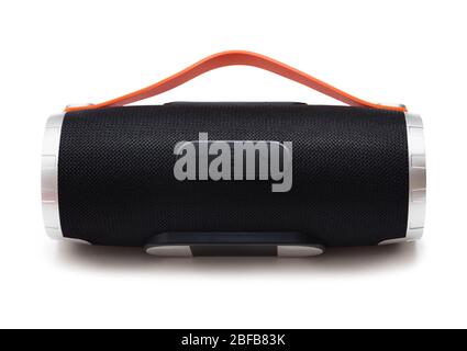Altoparlante Bluetooth portatile nero con impugnatura in silicone arancione isolato su sfondo bianco vista posteriore con pulsanti di controllo Foto Stock