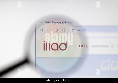 Los Angeles, California, USA - 16 aprile 2020: Logo del sito Iliad sulla homepage. Iliad.it primo piano del sito , editoriale illustrativo Foto Stock