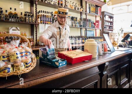 Gwalia Stores al St Fagans National Museum of History, Cardiff, Galles, GB, UK Foto Stock