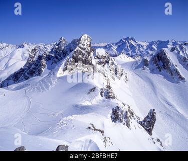 Vista sulle montagne dalla stazione Valuga, St.Anton (Sankt Anton am Arlberg), Tirolo, Austria Foto Stock