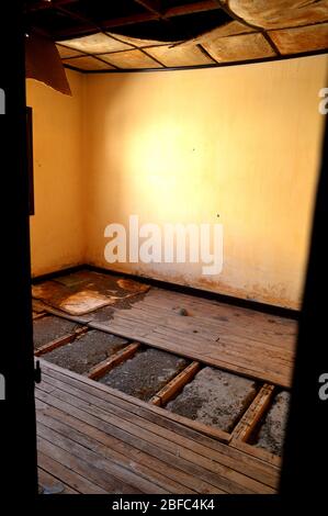 Resti di una camera da letto in una casa nella stazione ferroviaria di Caipe, Tolar Grande. Salta, Argentina Foto Stock