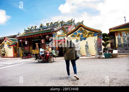 PATTANI, THAILANDIA - Agosto 16 : Visualizza il paesaggio di Leng Chu Kiang o Chao Mae Lim Ko Niao Santuario cinese per la gente tailandese viaggio visita e rispetto pregare Foto Stock