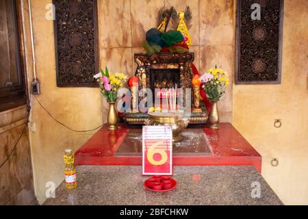 PATTANI, THAILANDIA - Agosto 16 : statua della dea del Dio Buddha e decorazione di Leng Chu Kiang o Chao Mae Lim Ko Niao Santuario cinese per la gente visita a. Foto Stock