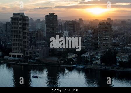 Vista del Cairo dal Fairmont Hotel al Cairo, Egitto. Foto Stock