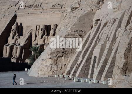 Templi di Abu Simbel nell'Alto Egitto, sulle rive del lago Nasser. Foto Stock