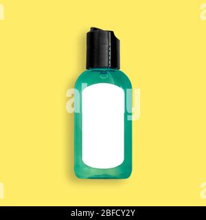 Igienizzante per mani, sapone liquido, gel per lavaggio, strofinamento con alcol, dispenser a pressione primo piano, isolato e presentato in colori pastello, con i consueti Foto Stock