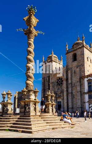 Porto, Portogallo - 04 ottobre 2016: La colonica medievale di Porto in Piazza della Cattedrale se. Foto Stock