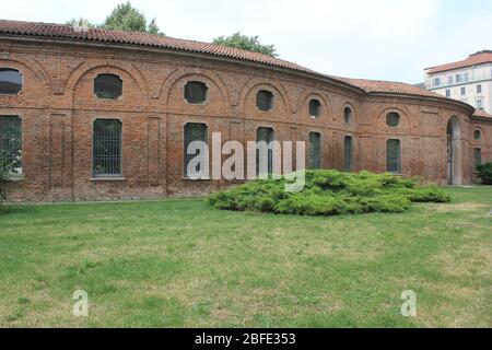 MILANO, ITALIA - 15 2017 GIUGNO: Veduta esterna dell'antico edificio della rotonda della Besana a Milano Foto Stock