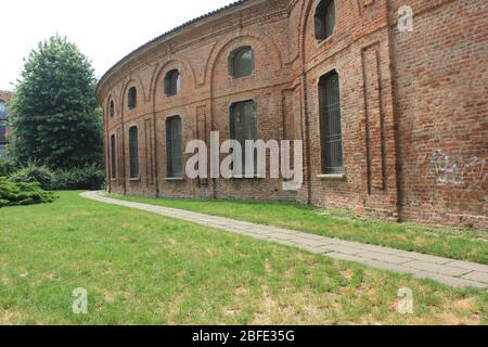 MILANO, ITALIA - 15 2017 GIUGNO: Veduta esterna dell'antico edificio della rotonda della Besana a Milano Foto Stock