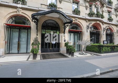 CORONAVIRUS: FAMOSI HOTEL DI LUSSO TEMPORANEAMENTE CHIUSI A PARIGI Foto Stock