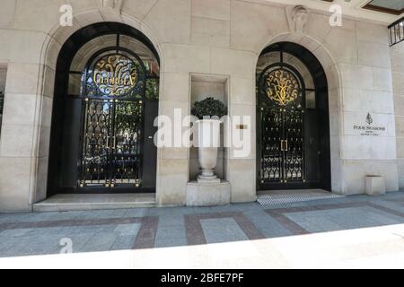 CORONAVIRUS: FAMOSI HOTEL DI LUSSO TEMPORANEAMENTE CHIUSI A PARIGI Foto Stock