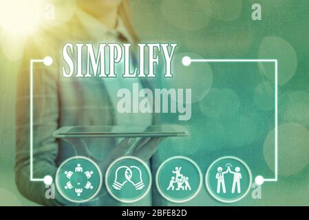 La scrittura a mano concettuale che mostra Semplifica. Il significato del concetto rende qualcosa di più semplice o più facile da fare o capire disravel Foto Stock