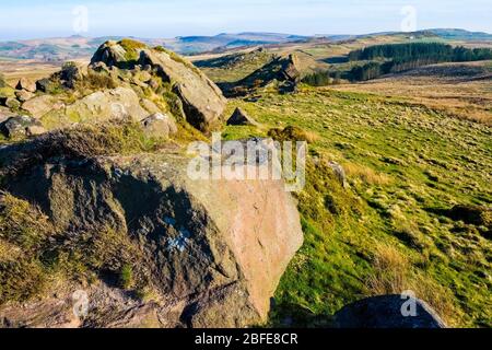 Baldstones, un affioramento di pietra gritstone nelle Moorlands dello Staffordshire, Peak District National Park Foto Stock