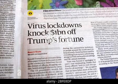 Coronavirus Covid-19 'Virus lockdown bussare 1 miliardi di dollari fuori la fortuna di Trump' Guardian giornale all'interno della pagina titolo articolo 8 aprile 2020 Londra Inghilterra Regno Unito Foto Stock
